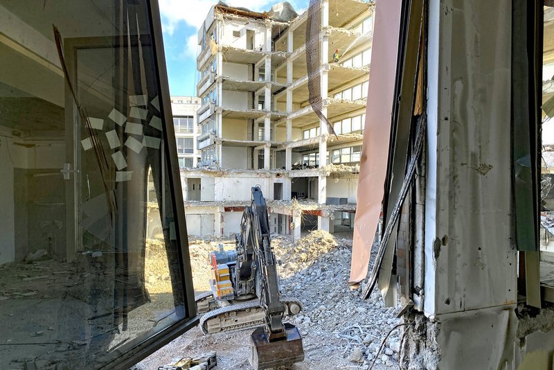 Abriss XXL schafft Platz