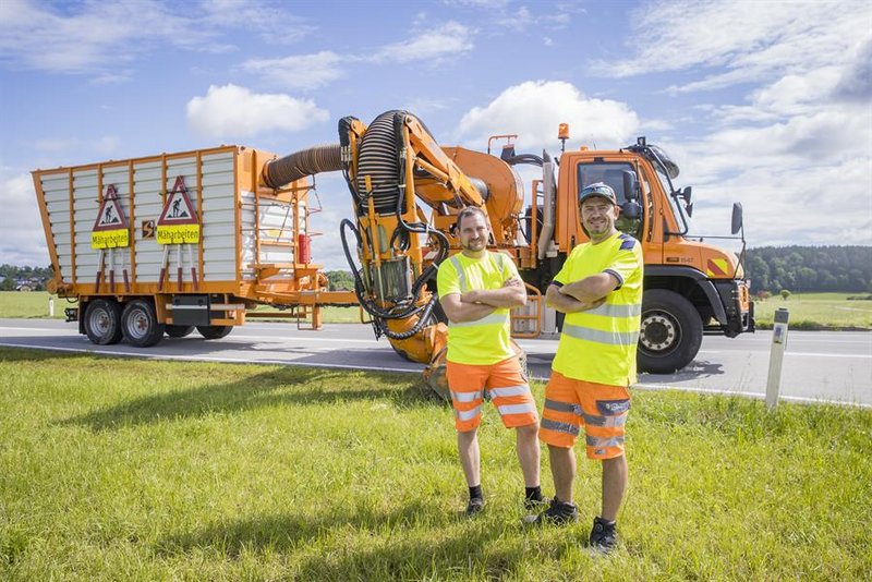Die Mähtrupps der Straßenmeistereien