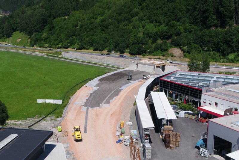 Superleichte „Steine“ und High Tech tragen Straße